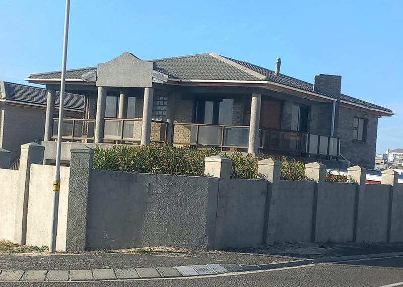 5 Bedroom Property for Sale in Pelican Heights Western Cape